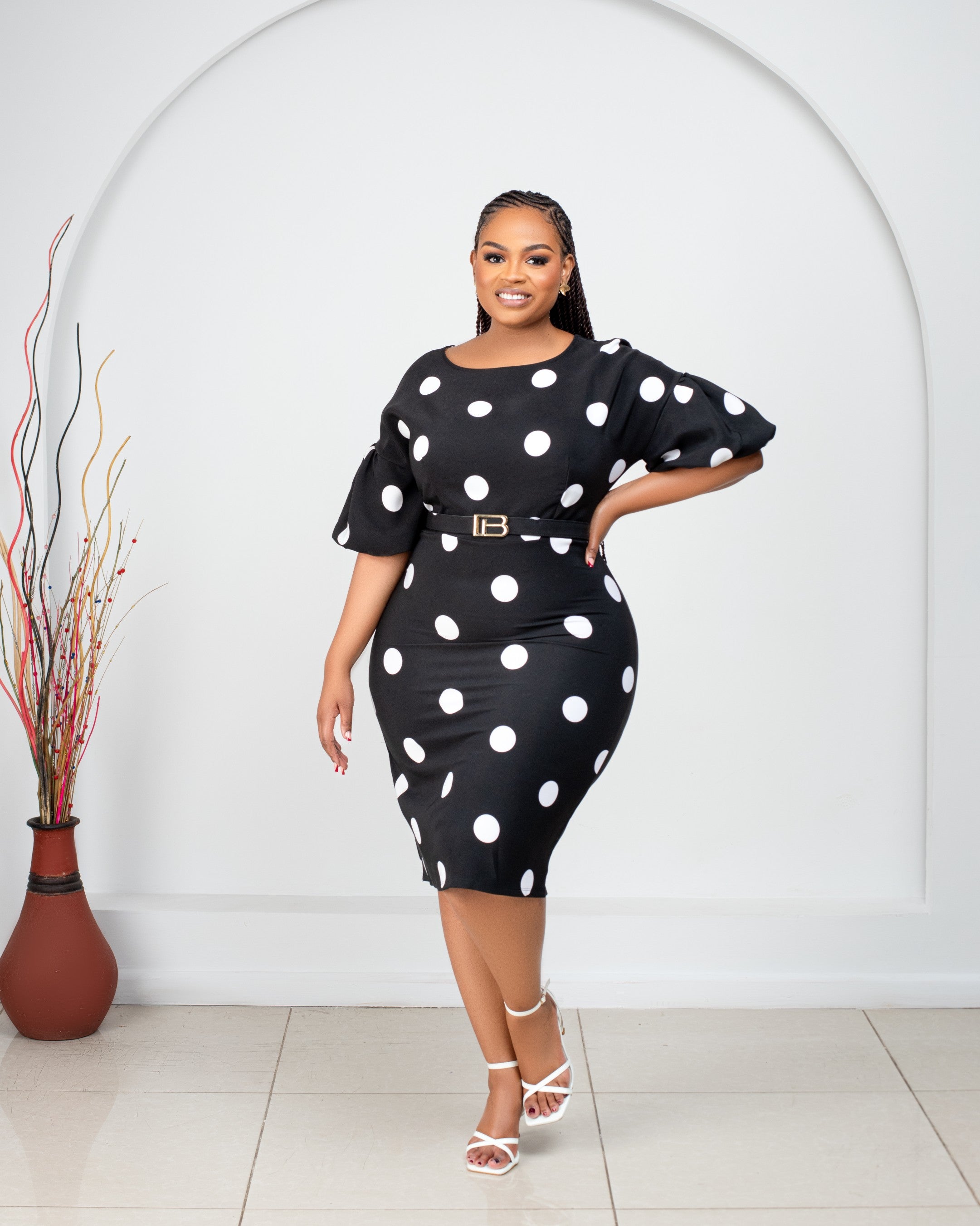 Plus Size Black & White Polka Dot Midi Pencil Dress with Puff Sleeves – Chic & Timeless